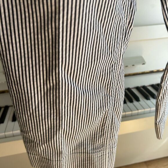 Jones New York Stretch Black and White Striped Cropped Pants 10 - Picture 14 of 16